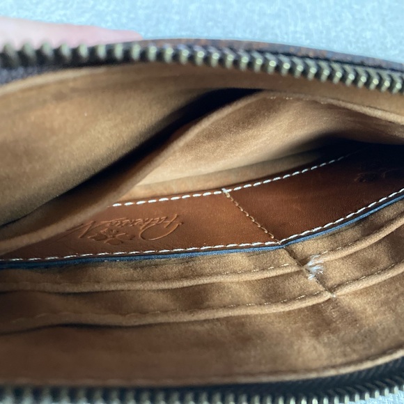 Patricia Nash tooled leather wristlet - Picture 5 of 7